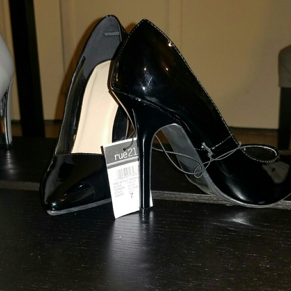 Woman's heels - Picture 1 of 2
